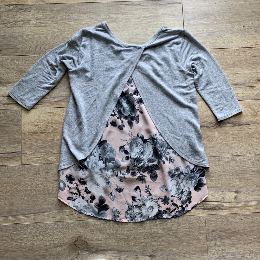 Loveappella Stitchfix Floral Split Back Top - XS/S